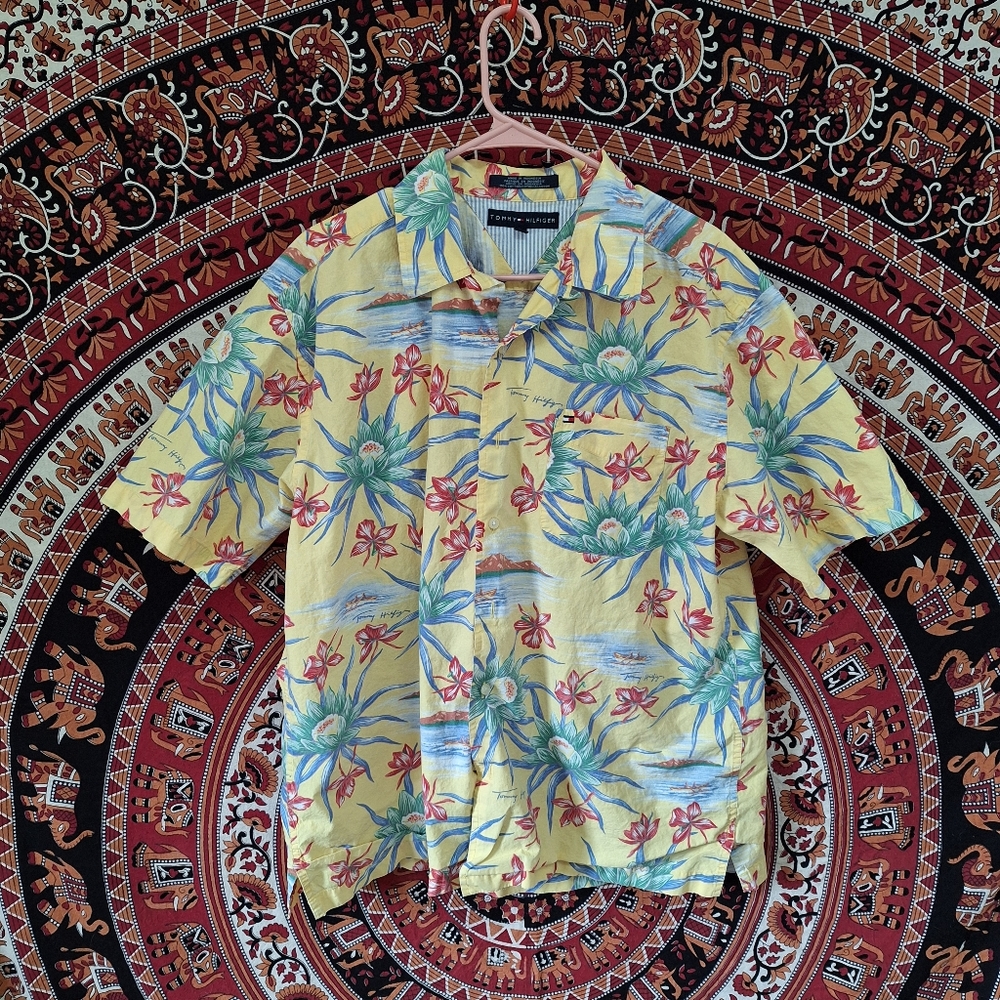 VTG Y2K Men's Size Large Tommy Hilfiger Yellow Tropical Hawaiian Button Up Shirt